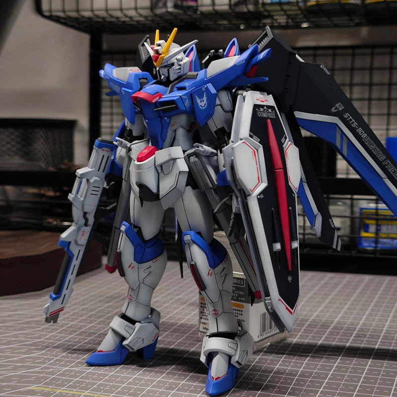Model Kit Zeus - 1/144 HG Scale Mecha Plastic Model