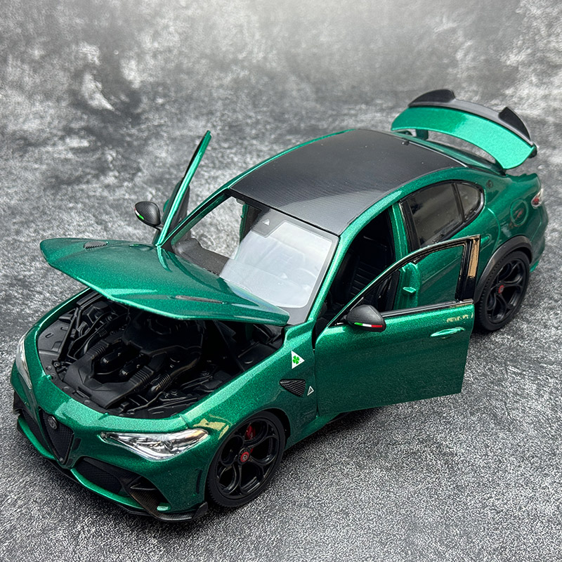 Bburago 1:18 Alfa Romeo Giulia - Model Kit Alfa Romeo 评论和价格