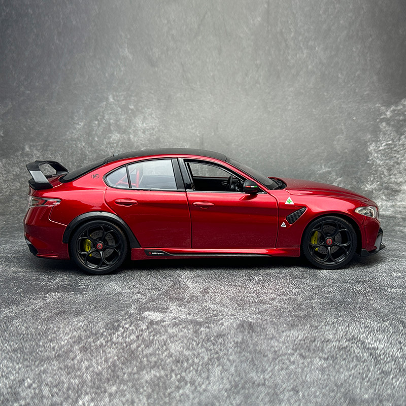 Bburago 1:18 Alfa Romeo Giulia - Model Kit Alfa Romeo 评论和价格