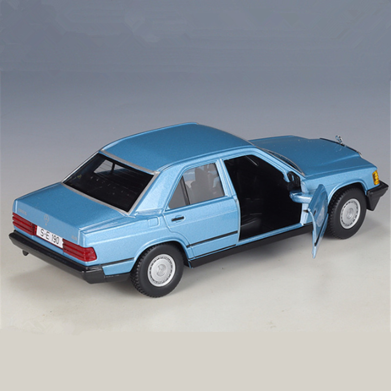 Bburago 1:24 Mercedes-Benz 190 - Model Kit Alfa Romeo 评论和价格